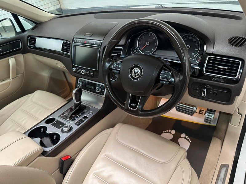 VOLKSWAGEN TOUAREG